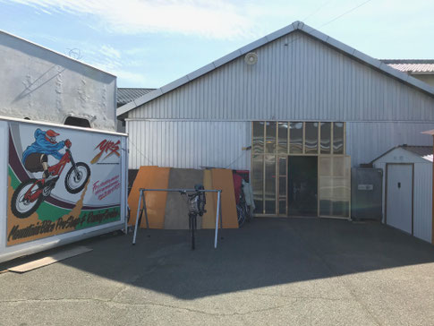 Pro Shop YRS（旧店舗・外観）