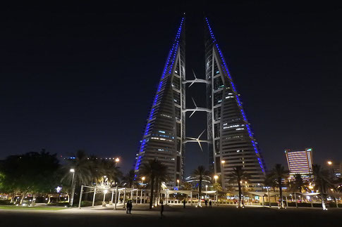 World Trade Center in Manama in Bahrain bei Nacht