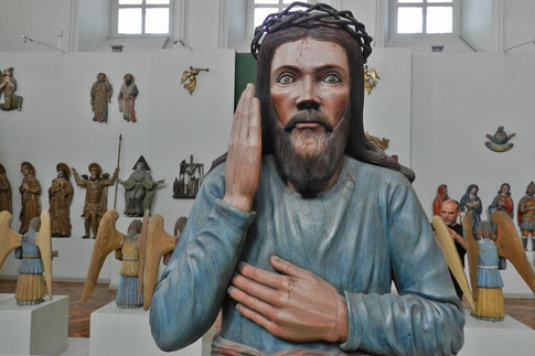 Perm Kunstgalerie Museum Jesus Holzfigur