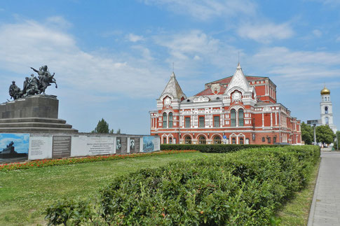 Theater Samara Tschapajew-Denkmal