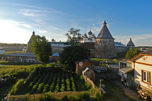 Aussicht auf das Solowezki-Kloster вид из гостевого дома Пинагор на Соловках