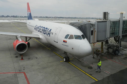 Air Serbia Flugzeug Goran Bregovic am Flughafen Belgrad