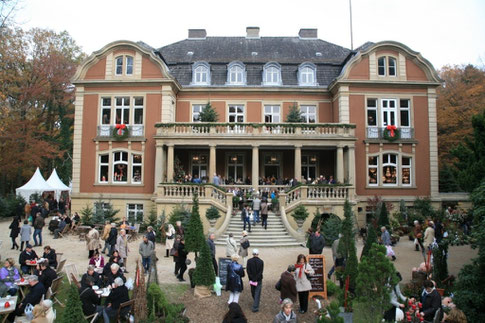 Bild: Winterfestival auf Schloss Eldingen, romantisches Wintershopping