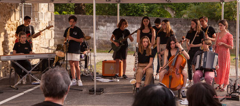 Le Big Band du collège Eléonore de Provence est présent au Festival JAZZ360 2022 à Saint-Caprais-de-Bordeaux. Photographie : tous droits réservés