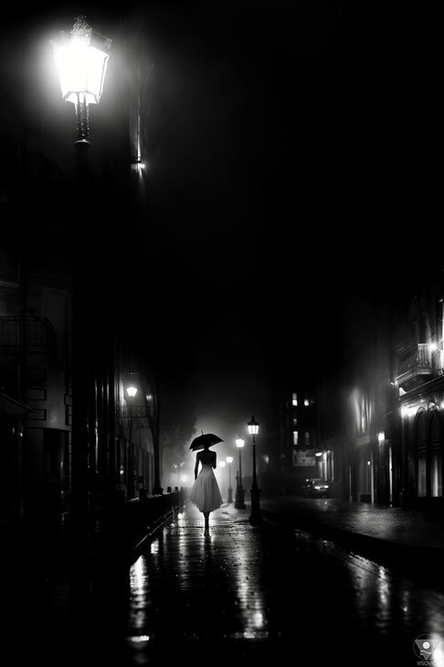 manhattan midnight | woman walking in the night, film noir | VISOVIO fine art and photography