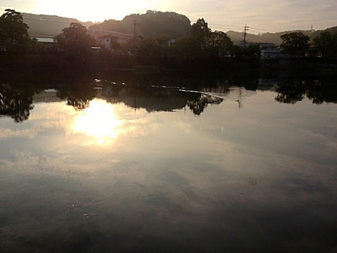 早朝の瀬田川