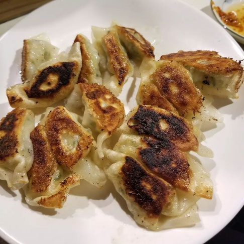 屋台：錦ちゃん、料理：餃子