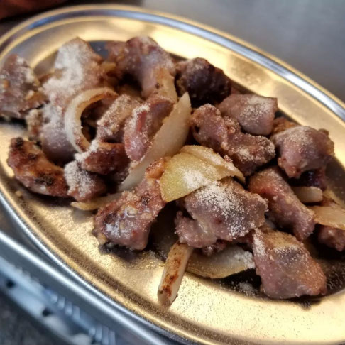 屋台：交龍、料理：砂ずりの大蒜炒め