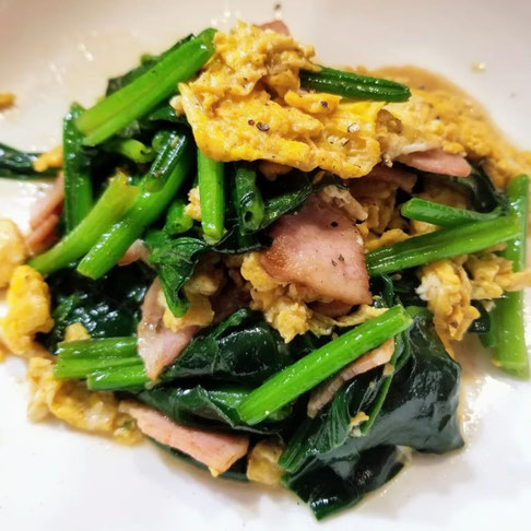 屋台：宗_むね、料理：ほうれん草とベーコンのソテー