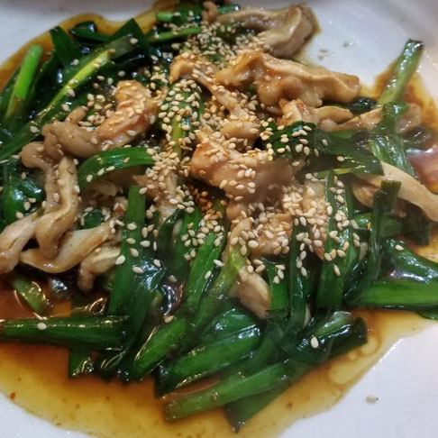 屋台：雲仙、料理：ナンコツ　ニラ炒め