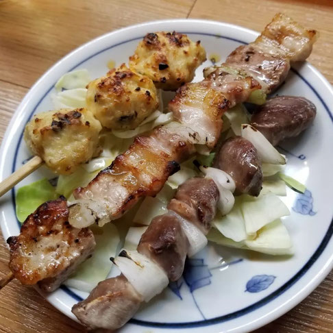 屋台：長浜ラーメンおかもと、料理：砂ずり、豚バラ、つくね