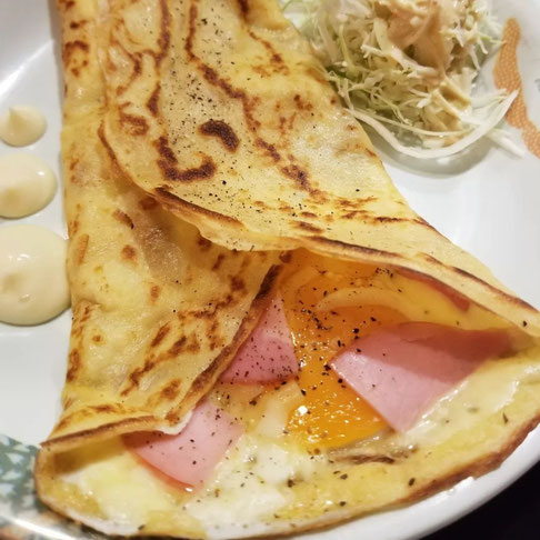 屋台：ちょうちん、料理：チーズのクレープ