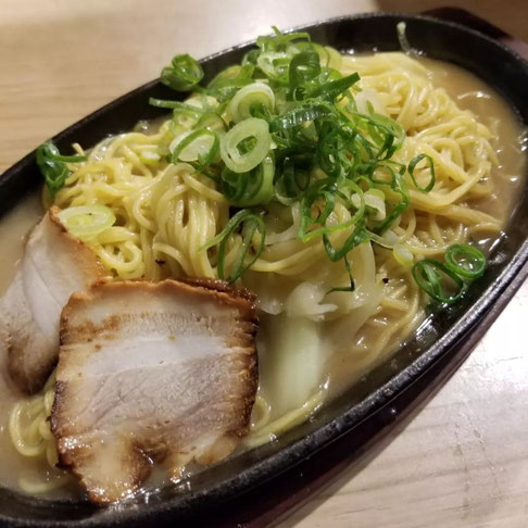 屋台：KUROチャン、料理：焼きラーメン