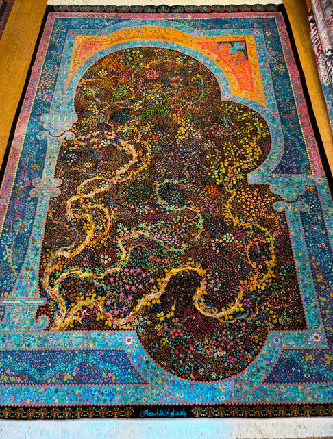 とても美しい魅力的な絨毯です　QUM SILK100% ESHAGHI工房 203cmX135