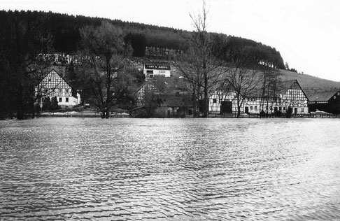 Sallinghausen um 1980: Der Salweybach hat sich in einen See verwandelt.