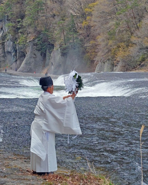 吹割の滝 滝開き