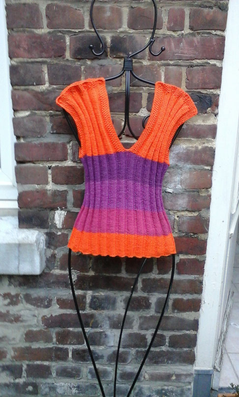 special knitwear from old cotten yarn, sold, designed and hand-knitted by Beate Gernhardt