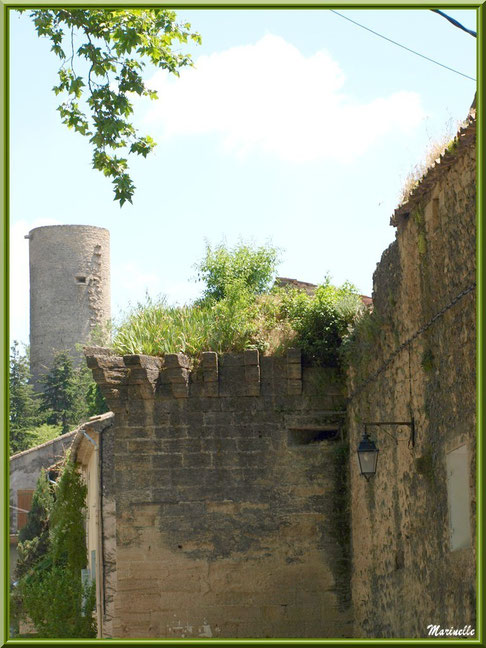 Donjon Saint Michel, village de Cucuron, Lubéron (84) 