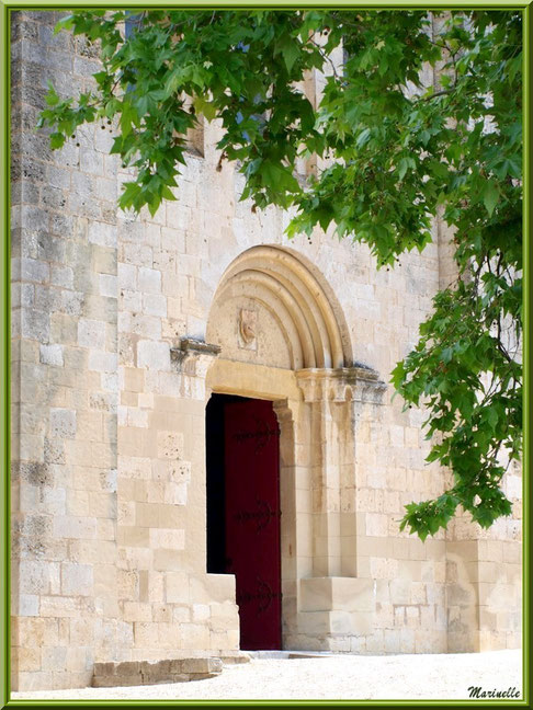 Façade avec entrée principale de l'abbaye de Silvacane, Vallée de la Basse Durance (13)