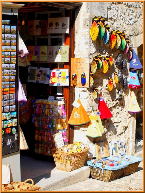 Boutique de souvenirs provençaux, Baux-de-Provence, Alpilles (13)  