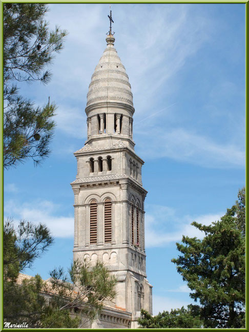 Chapelle Notre Dame de Beauregard, village d'Orgon, entre Alpilles et Lubéron (13) : le clocher