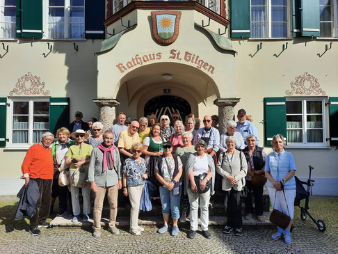 Die diesjährige Mehrtagesfahrt des Seniorenbeirats führte unter der Leitung von Sigrid Knollmüller (3. von rechts) ins Salzkammergut.