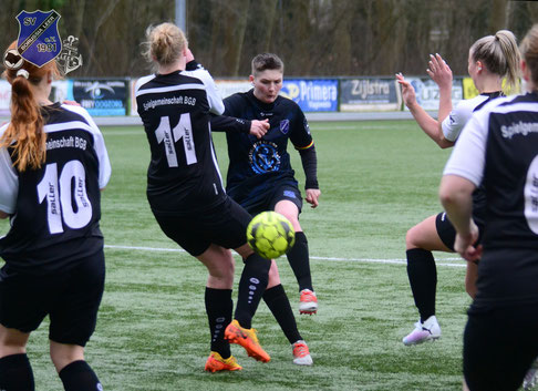 Der Treffer zum 2:0 - das erste von sechs Toren von Joyce de Vries