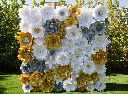 Panel de flores de papel