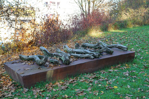 Bauernopfer, Skulptur von Rudi Weiss in Sindelfingen-Goldberg