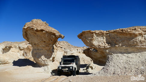 Weise Wüste Oman, Kalksteinfelsen an der 31, The Michaels, Wüstenroute Oman