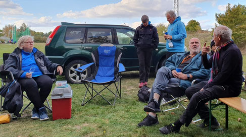 Nach Ende der Veranstaltung begann das Treffen an der hinteren Wurfanlage.