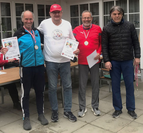 Siegerehrung in Prugstall - 2. v. r.: Dr. Klaus Lutter