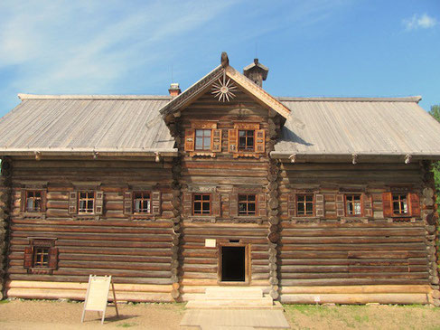 Pukhov Haus aus den 1830igern im Freilichtmuseum Malye Korely