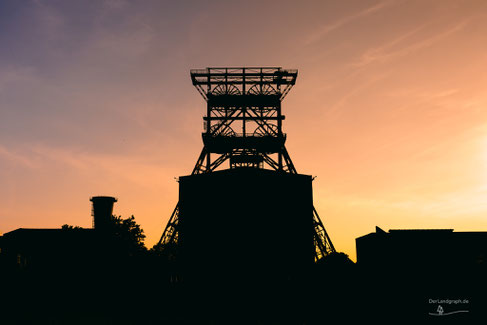 Fördergerüst der Zeche Consolidation Schacht 9 in Gelsenkirchen im Ruhrgebiet bei Sonnenuntergang (Zechen im Ruhrgebiet)