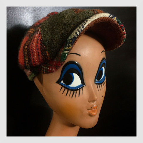 Icône vintage - Remarquable tête à chapeaux des années 70, TWIGGY marque HUARD - MADE IN FRANCE