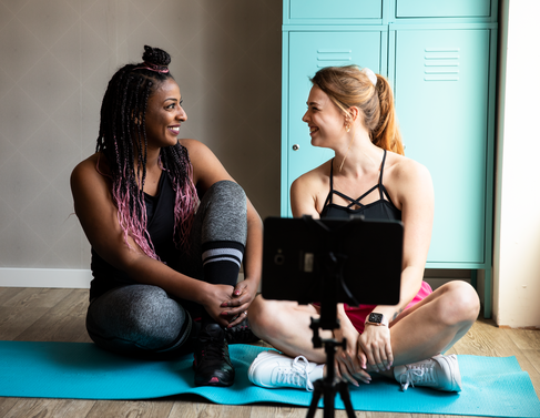 Online livestream workouts , thuisworkouts . Train vanuit thuis via online livestream. Je hebt het gevoel alsof je in een groepsles zit maar dan online.