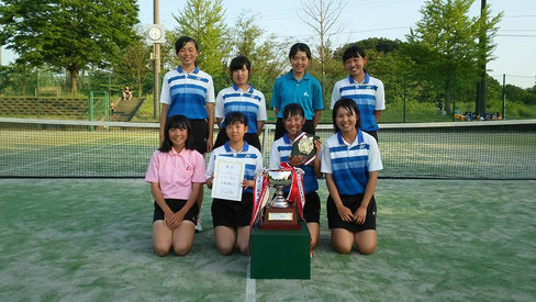 女子優勝　　燕中学校