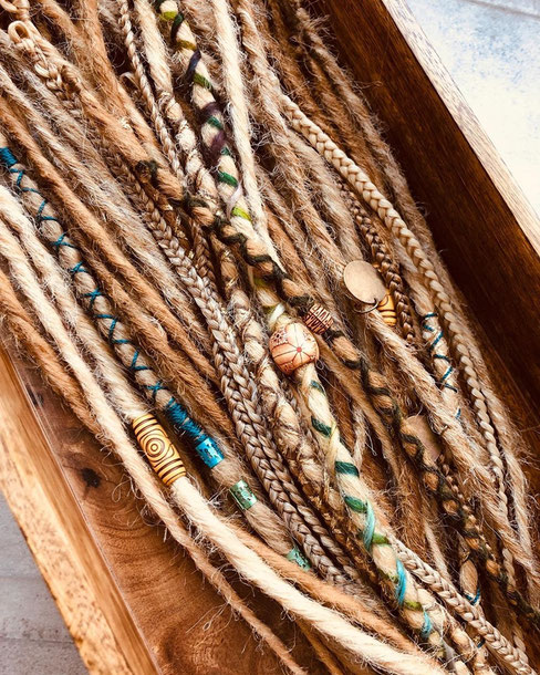 Leichte, weiche Kunsthaar-Dreadlocks – haarschonend, alltagstauglich, mehrfach wiederverwendbar – SchneePunzel Schweiz