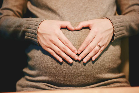 La sophrologie va vous aider à vivre une grossesse sereine mais aussi vous aider à préparer le post partum. La maternité est un moment exceptionnel dans la vie d'une femme, mais c'est aussi une période ou les émotions sont souvent décuplées 