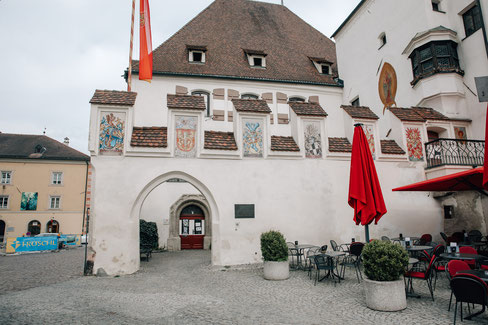 Hall in Tirol Standesamt Außenansicht Oberer Stadtplatz Hochzeit Trauung historisches Gebäude