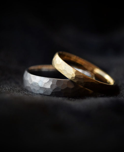 旭川市フタリヤの結婚指輪 槌目リング