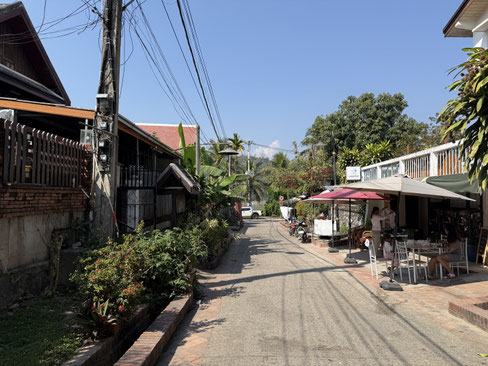 viele ruhige Straßen mit Cafés und Restaurants - nicht nur am Mekong