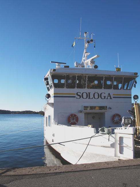 bigousteppes ferry suède vaxholm port quai 