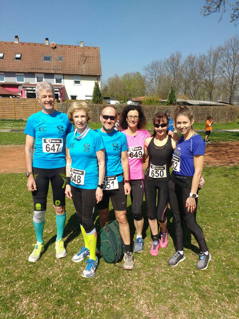 Von links:  Wolfgang, Maria, Günter, Anja, Rita und Clara vor dem Start