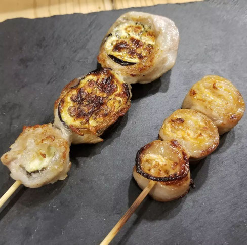 屋台：長浜のひろし、料理：やさいまき串　なすまき、ブタキムチ