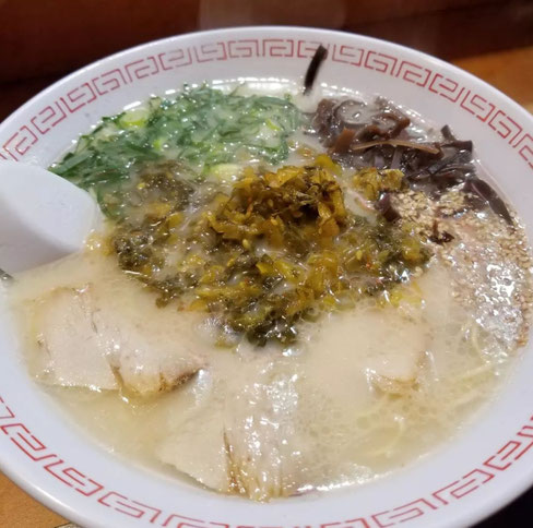 屋台：ぴょん吉、料理：高菜ラーメン