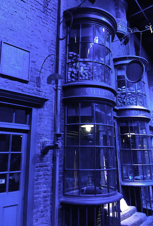 image: nina luca, warner bros london, warner bros studios, harry potter, hogwarts, hogwarts express, harry potter london, harry potter studios, london warner bros