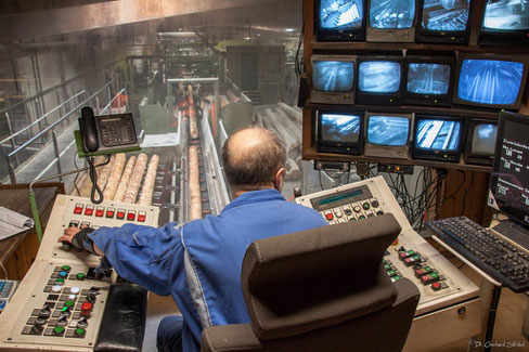 High-Tech über der Profilspaner-Produktionsstraße