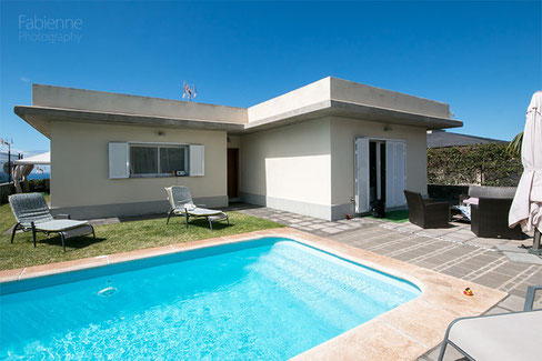 Blick vom Pool auf das freistehende Chalet im Norden auf Teneriffa zum mieten.