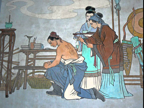 La madre de Yueh Fei le tatuó como castigo "servirle a su país con absoluta lealtad".